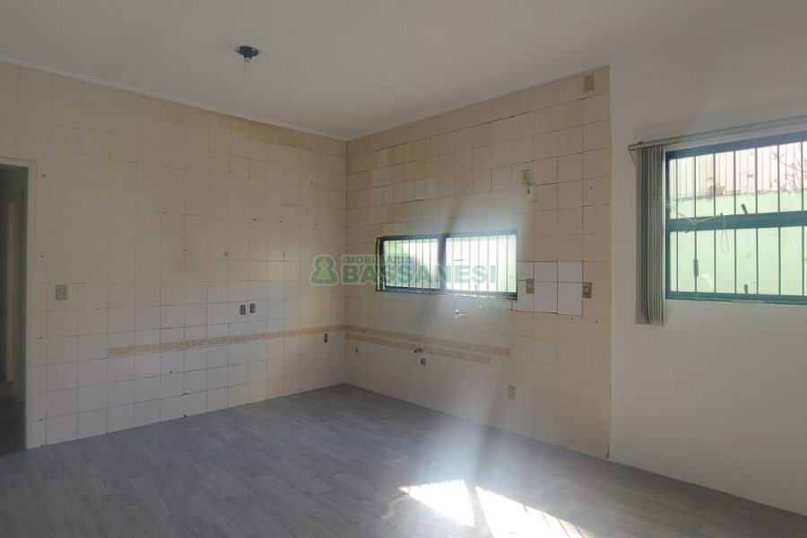 Casa com 600m², 6 dormitórios, 2 vagas, no bairro Pio X em Caxias do Sul para Alugar