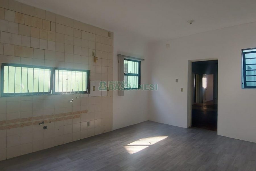 Casa com 600m², 6 dormitórios, 2 vagas, no bairro Pio X em Caxias do Sul para Alugar