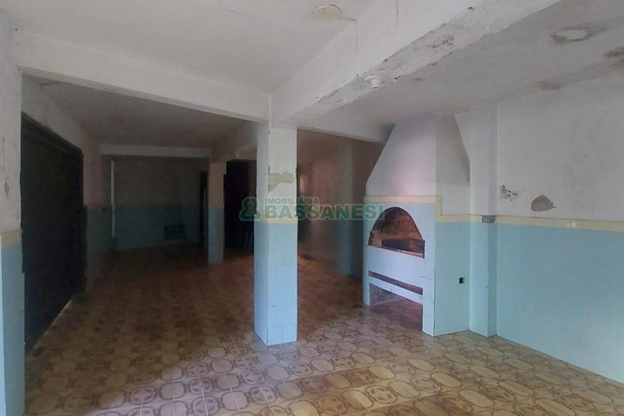 Casa com 600m², 6 dormitórios, 2 vagas, no bairro Pio X em Caxias do Sul para Alugar