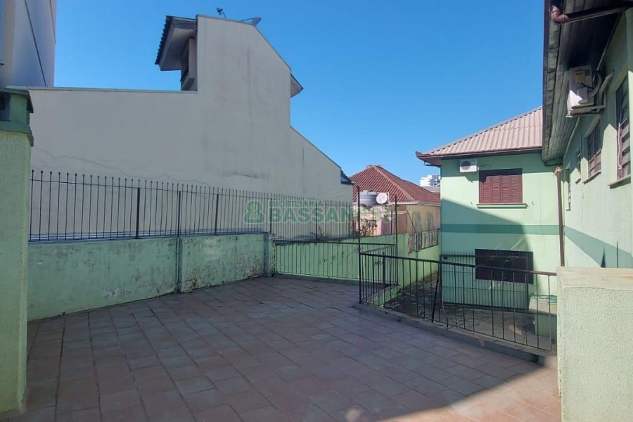 Casa com 600m², 6 dormitórios, 2 vagas, no bairro Pio X em Caxias do Sul para Alugar