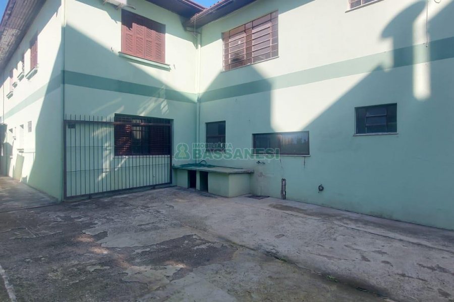 Casa com 600m², 6 dormitórios, 2 vagas, no bairro Pio X em Caxias do Sul para Alugar