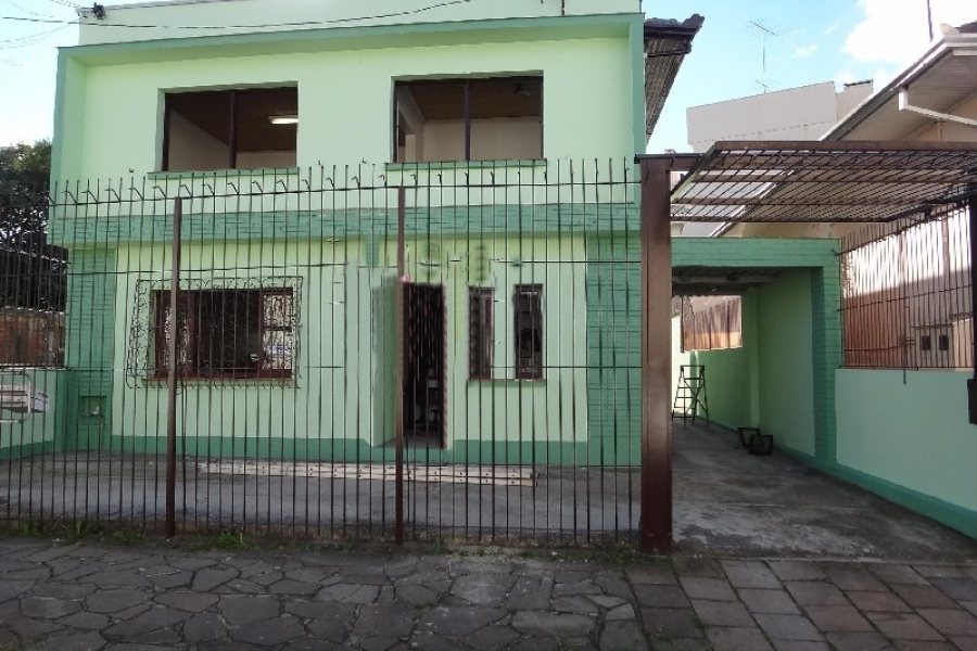 Casa com 600m², 6 dormitórios, 2 vagas, no bairro Pio X em Caxias do Sul para Alugar