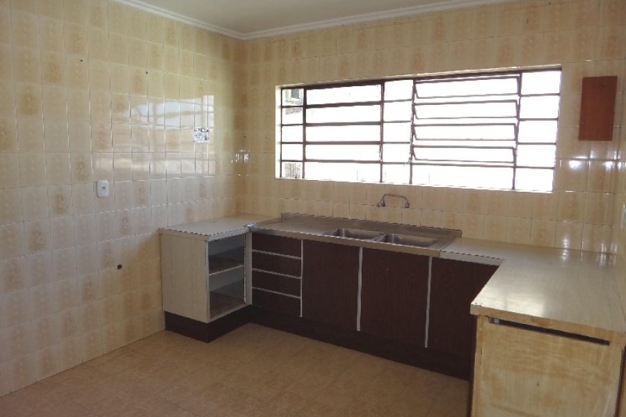 Casa com 600m², 6 dormitórios, 2 vagas, no bairro Pio X em Caxias do Sul para Alugar