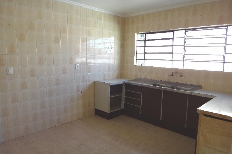 Casa com 600m², 6 dormitórios, 2 vagas, no bairro Pio X em Caxias do Sul para Alugar