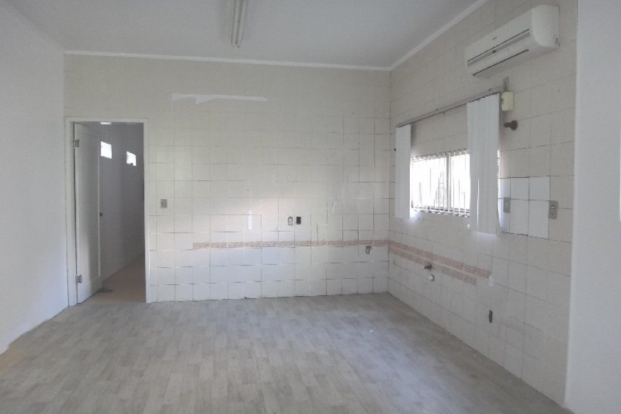 Casa com 600m², 6 dormitórios, 2 vagas, no bairro Pio X em Caxias do Sul para Alugar