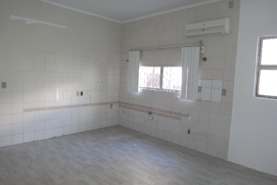 Casa com 600m², 6 dormitórios, 2 vagas, no bairro Pio X em Caxias do Sul para Alugar