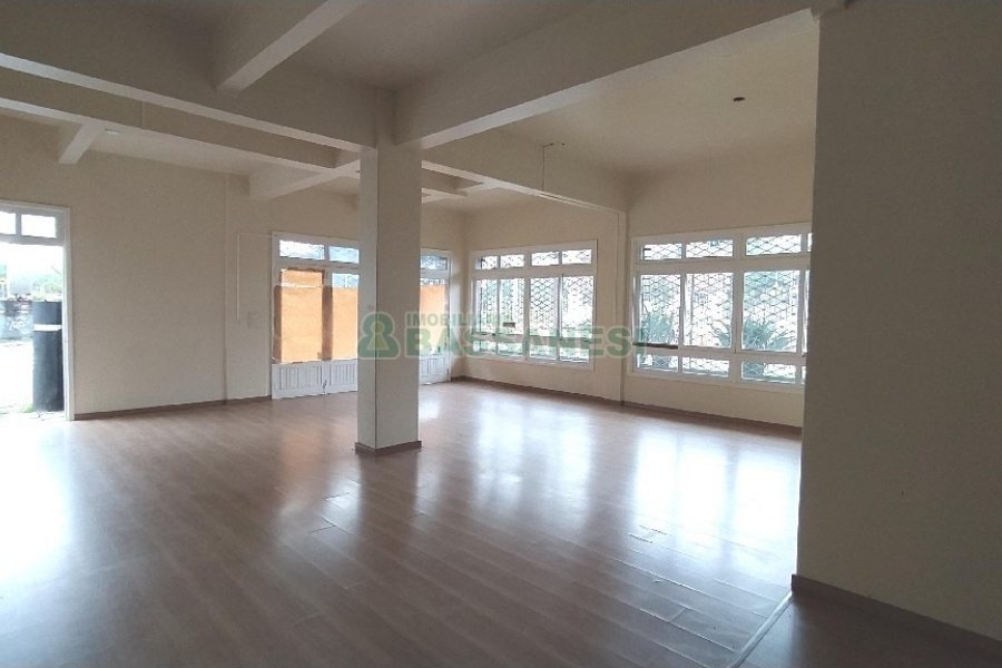 Loja com 140m², 1 vaga, no bairro São Pelegrino em Caxias do Sul para Alugar