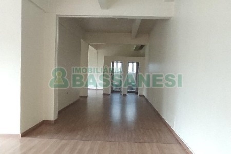 Loja com 140m², 1 vaga, no bairro São Pelegrino em Caxias do Sul para Alugar
