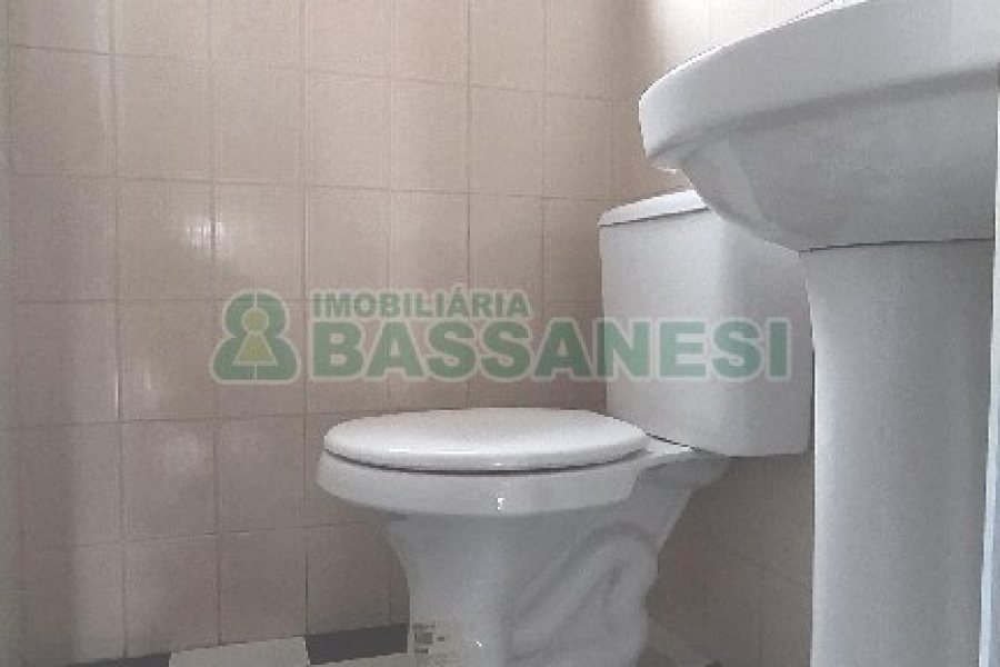 Loja com 140m², 1 vaga, no bairro São Pelegrino em Caxias do Sul para Alugar