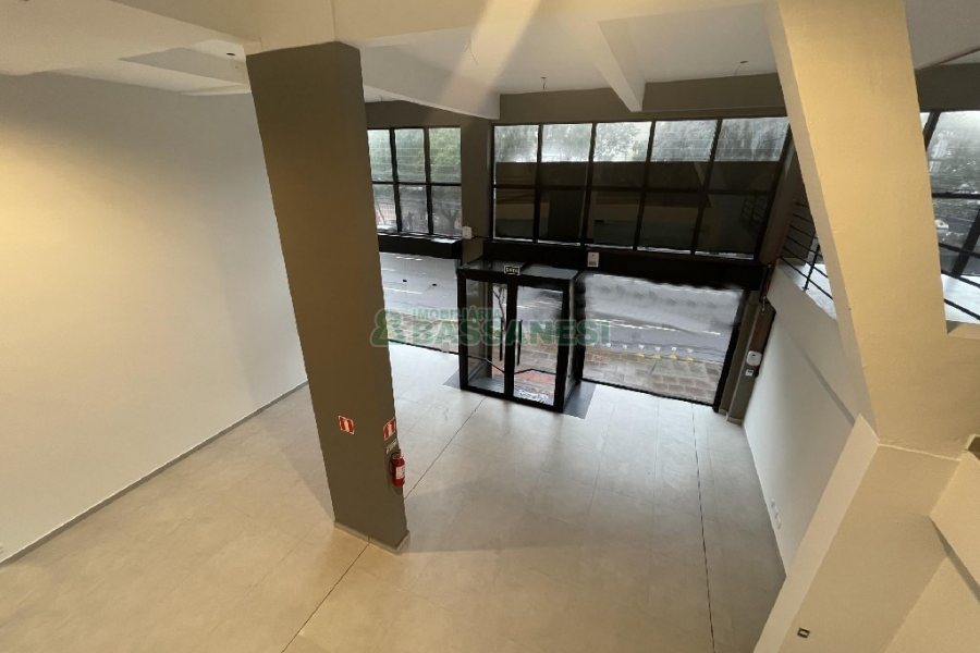 Loja com 720m², no bairro São Pelegrino em Caxias do Sul para Alugar