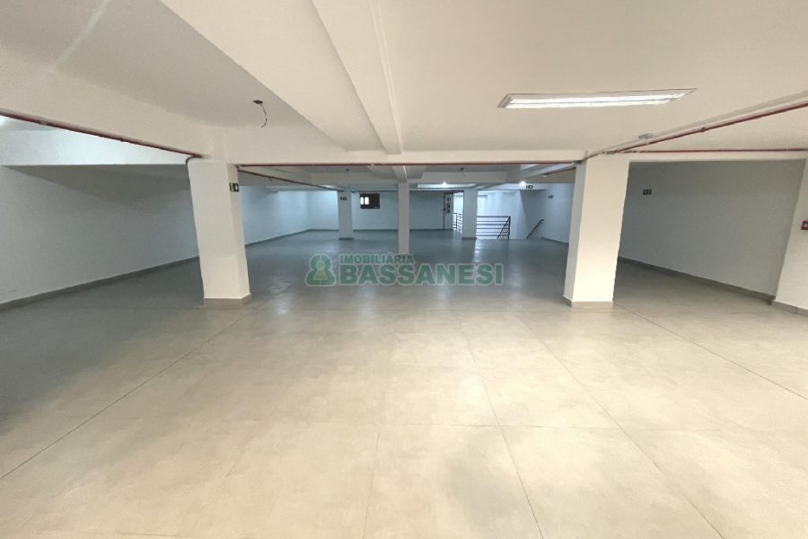 Loja com 720m², no bairro São Pelegrino em Caxias do Sul para Alugar
