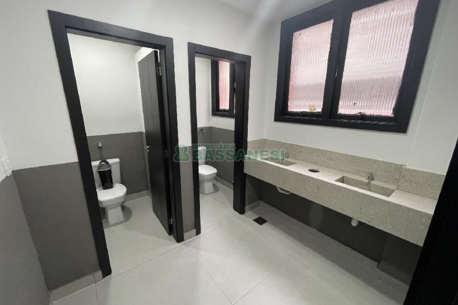 Loja com 720m², no bairro São Pelegrino em Caxias do Sul para Alugar