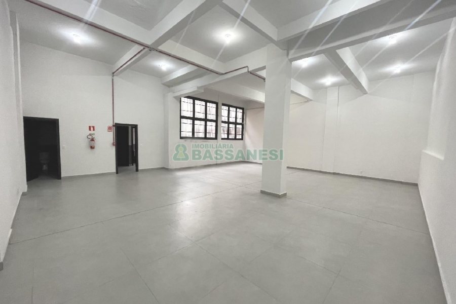 Loja com 720m², no bairro São Pelegrino em Caxias do Sul para Alugar