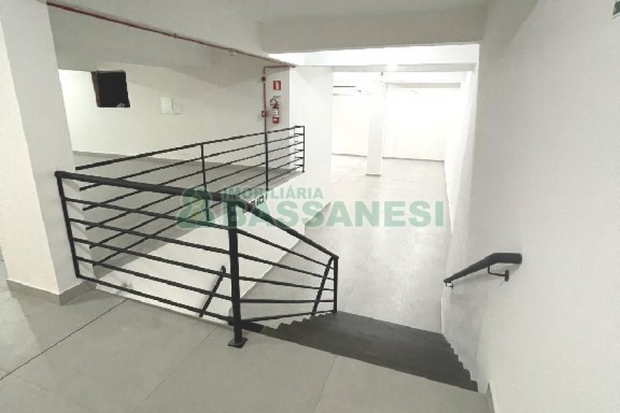 Loja com 720m², no bairro São Pelegrino em Caxias do Sul para Alugar
