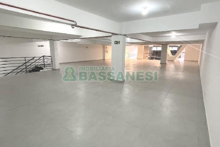 Loja com 720m², no bairro São Pelegrino em Caxias do Sul para Alugar