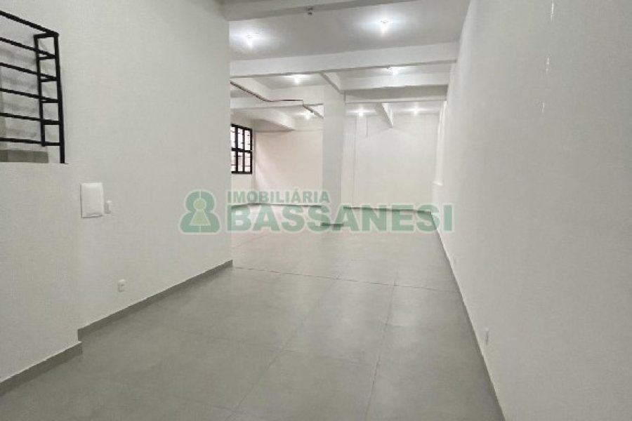 Loja com 720m², no bairro São Pelegrino em Caxias do Sul para Alugar