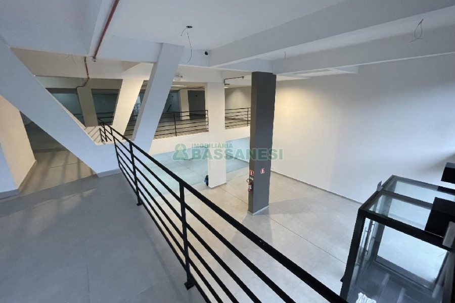 Loja com 720m², no bairro São Pelegrino em Caxias do Sul para Alugar