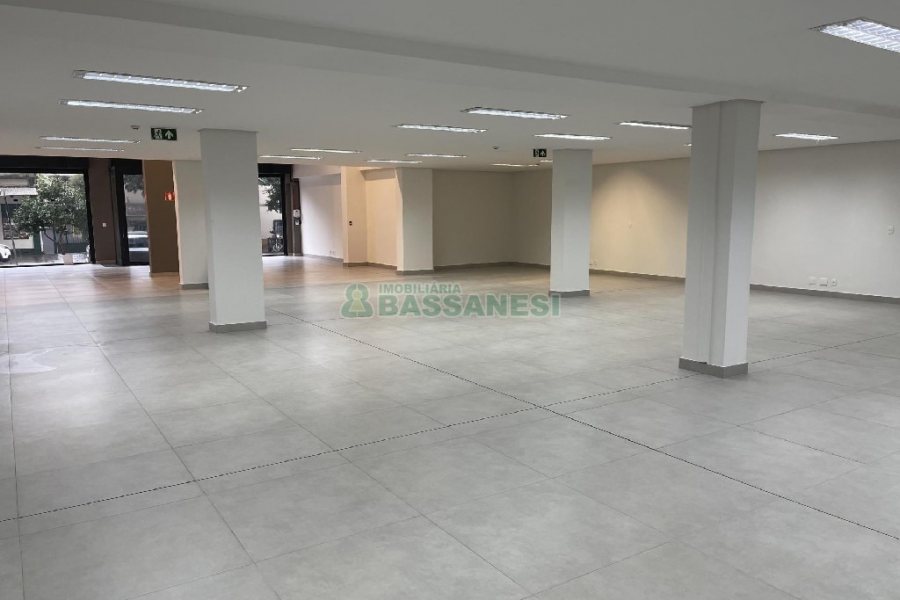 Loja com 720m², no bairro São Pelegrino em Caxias do Sul para Alugar
