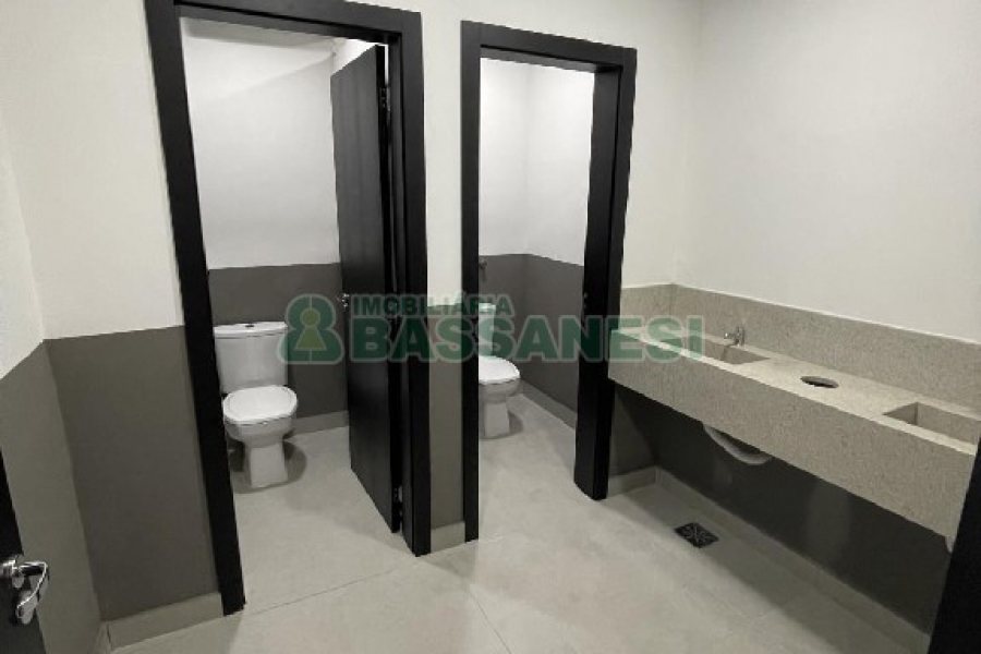 Loja com 720m², no bairro São Pelegrino em Caxias do Sul para Alugar