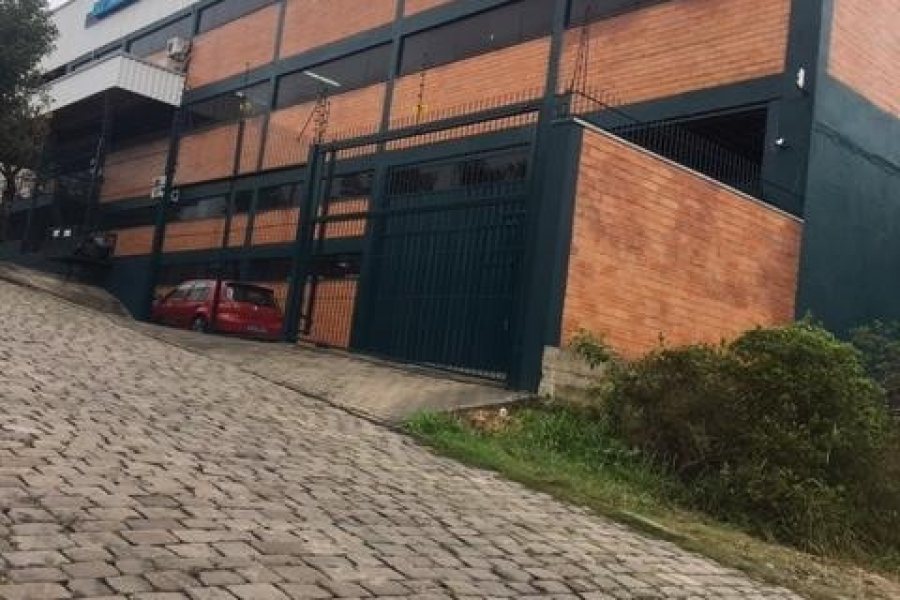 Pavilhão com 553m², no bairro Sanvitto em Caxias do Sul para Alugar
