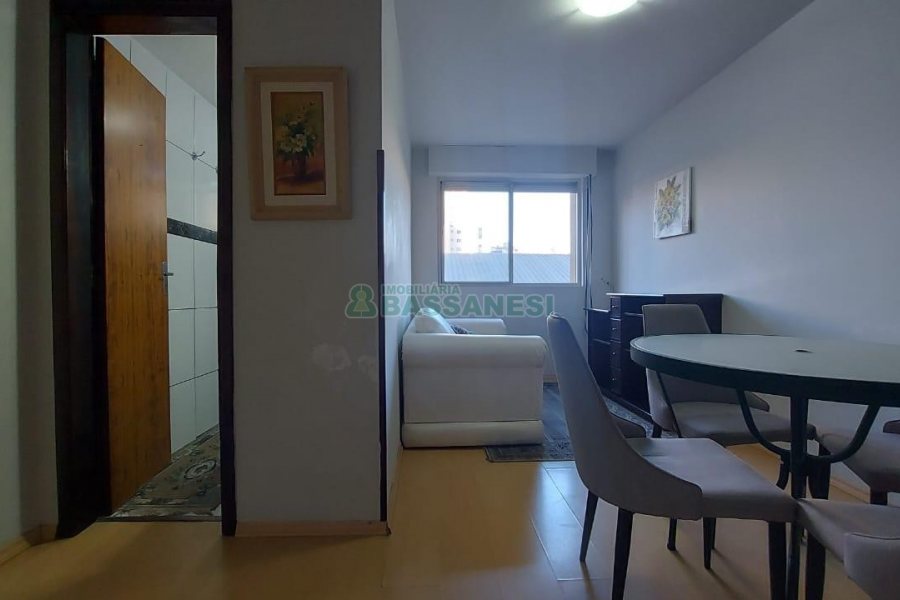 Apto Mobiliado com 62m², 2 dormitórios, 1 vaga, no bairro Centro em Caxias do Sul para Comprar