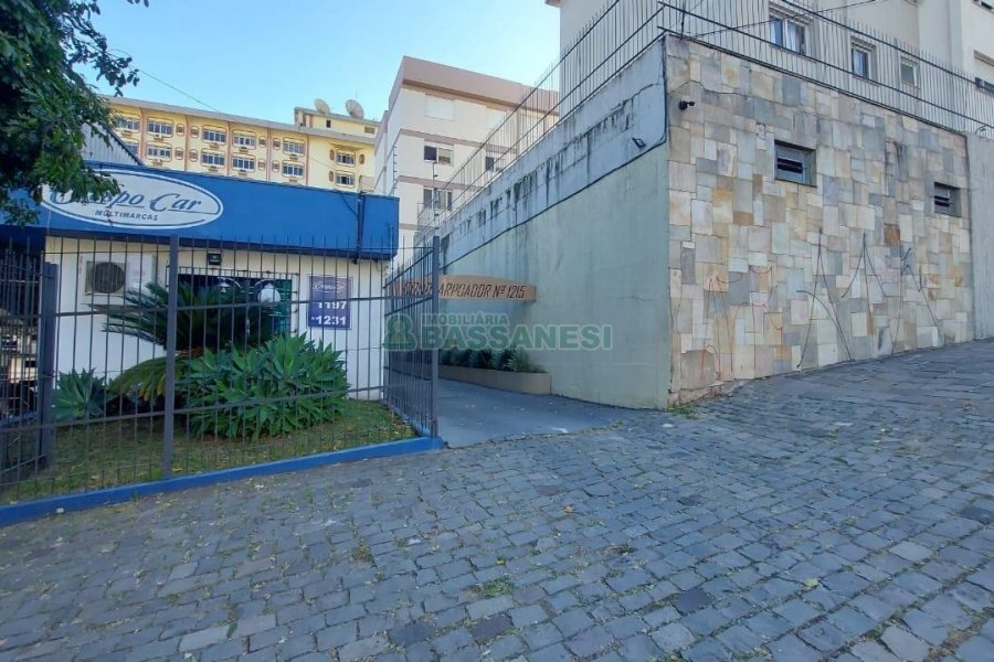 Apto Mobiliado com 62m², 2 dormitórios, 1 vaga, no bairro Centro em Caxias do Sul para Comprar