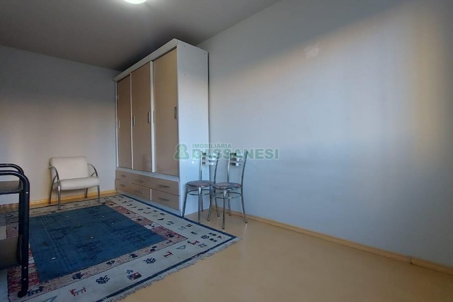 Apto Mobiliado com 62m², 2 dormitórios, 1 vaga, no bairro Centro em Caxias do Sul para Comprar