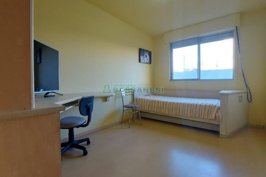 Apto Mobiliado com 62m², 2 dormitórios, 1 vaga, no bairro Centro em Caxias do Sul para Comprar