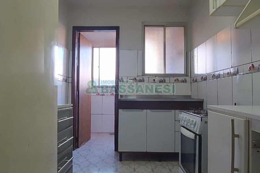 Apto Mobiliado com 62m², 2 dormitórios, 1 vaga, no bairro Centro em Caxias do Sul para Comprar