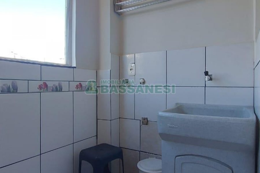 Apto Mobiliado com 62m², 2 dormitórios, 1 vaga, no bairro Centro em Caxias do Sul para Comprar