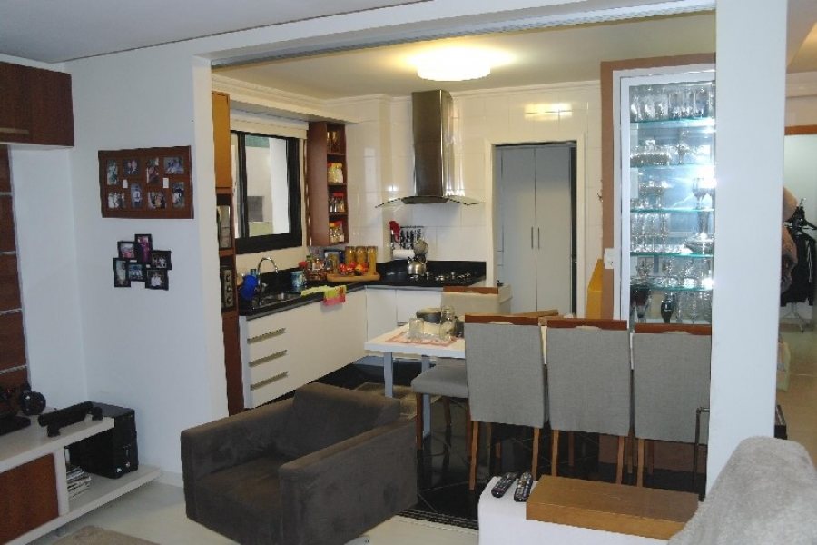 Apto Mobiliado com 100m², 2 dormitórios, 2 vagas, no bairro Colina Sorriso em Caxias do Sul para Comprar