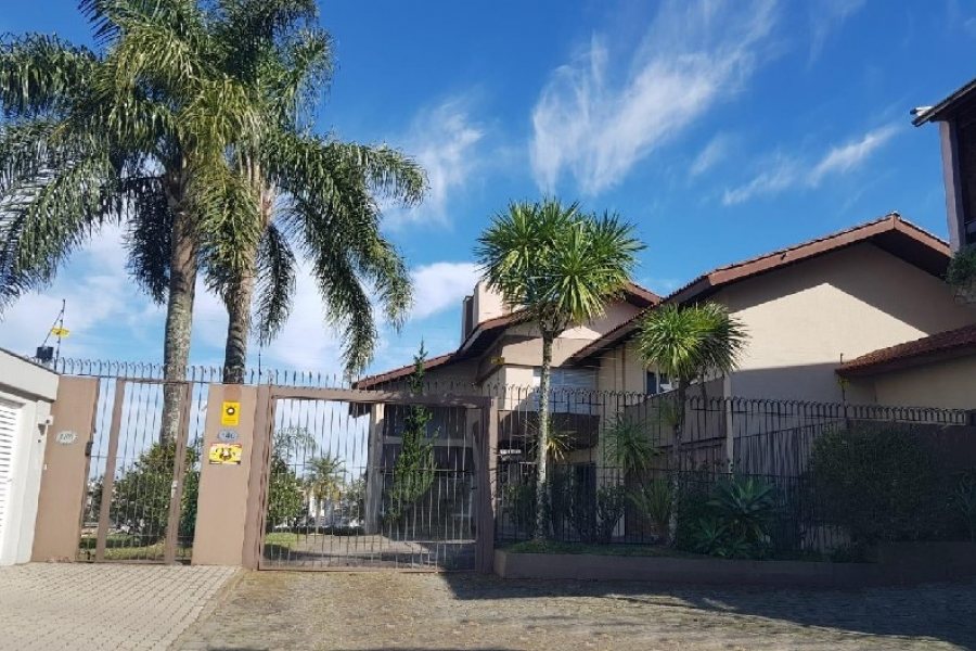 Casa Comercial com 458m², 2 dormitórios, 2 vagas, no bairro Cinqüentenário em Caxias do Sul para Comprar