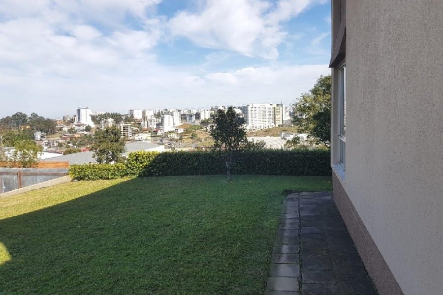 Casa Comercial com 458m², 2 dormitórios, 2 vagas, no bairro Cinqüentenário em Caxias do Sul para Comprar