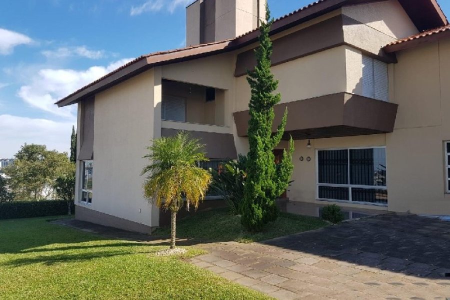Casa Comercial com 458m², 2 dormitórios, 2 vagas, no bairro Cinqüentenário em Caxias do Sul para Comprar