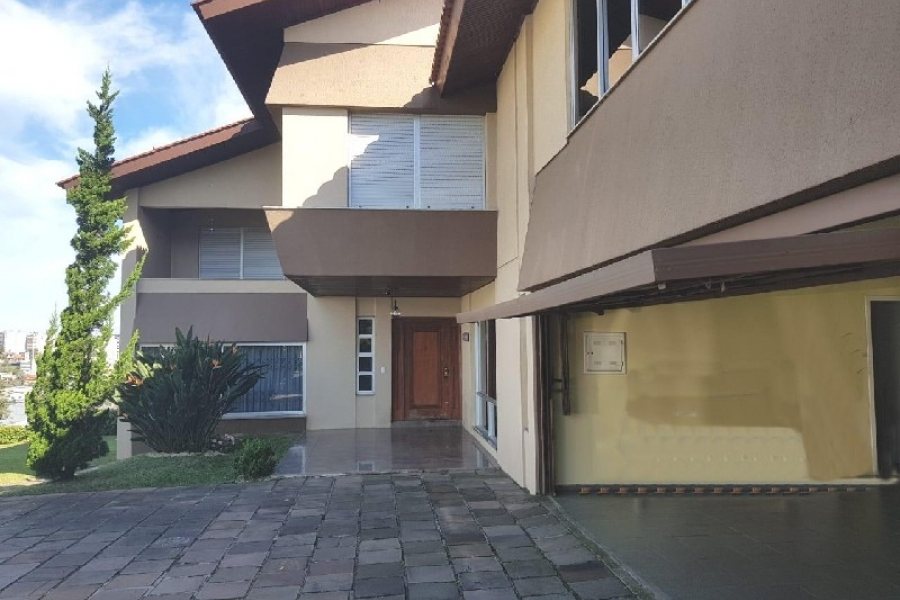 Casa Comercial com 458m², 2 dormitórios, 2 vagas, no bairro Cinqüentenário em Caxias do Sul para Comprar