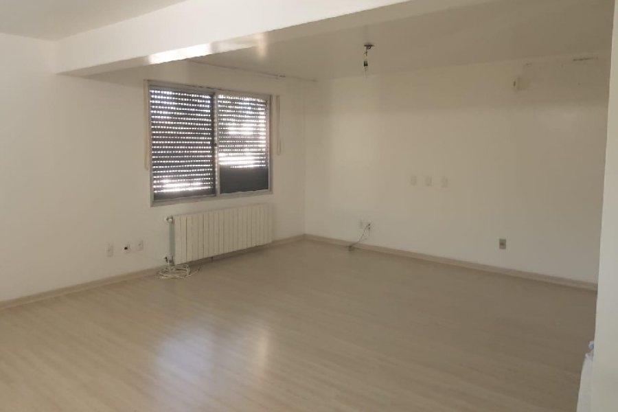 Casa Comercial com 458m², 2 dormitórios, 2 vagas, no bairro Cinqüentenário em Caxias do Sul para Comprar