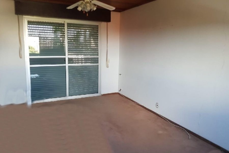 Casa Comercial com 458m², 2 dormitórios, 2 vagas, no bairro Cinqüentenário em Caxias do Sul para Comprar