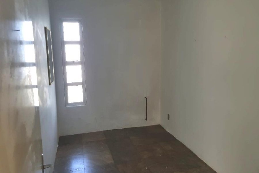 Casa Comercial com 458m², 2 dormitórios, 2 vagas, no bairro Cinqüentenário em Caxias do Sul para Comprar