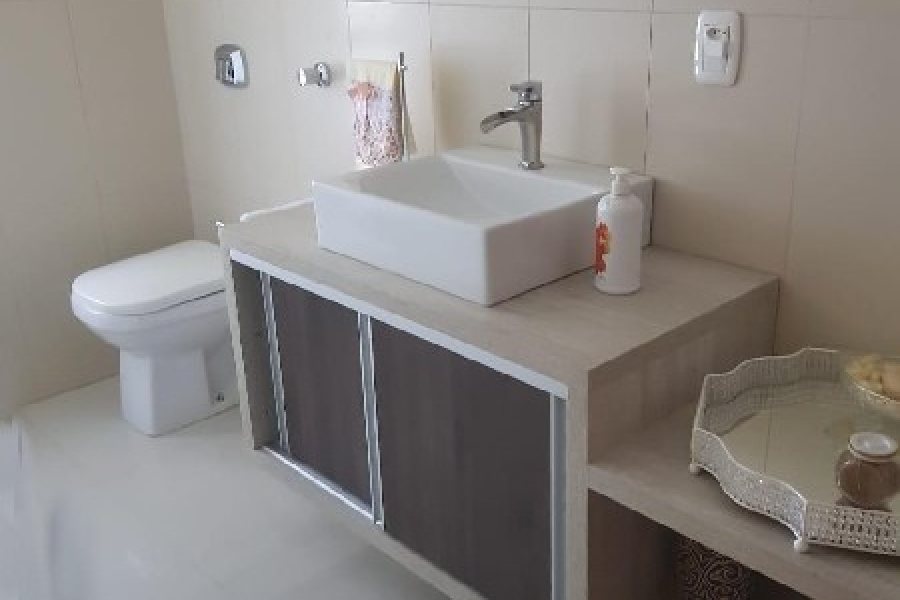 Casa Comercial com 458m², 2 dormitórios, 2 vagas, no bairro Cinqüentenário em Caxias do Sul para Comprar