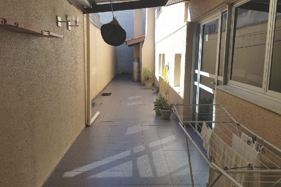 Casa Comercial com 458m², 2 dormitórios, 2 vagas, no bairro Cinqüentenário em Caxias do Sul para Comprar