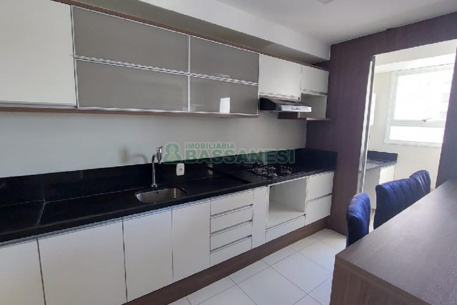 Apto Mobiliado com 81m², 3 dormitórios, 2 vagas, no bairro De Lazzer em Caxias do Sul para Comprar