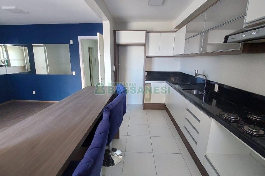 Apto Mobiliado com 81m², 3 dormitórios, 2 vagas, no bairro De Lazzer em Caxias do Sul para Comprar