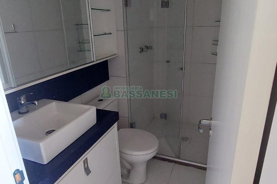 Apto Mobiliado com 81m², 3 dormitórios, 2 vagas, no bairro De Lazzer em Caxias do Sul para Comprar