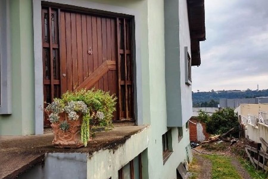 Casa com 220m², 3 dormitórios, 3 vagas, no bairro Santa Lúcia em Caxias do Sul para Comprar