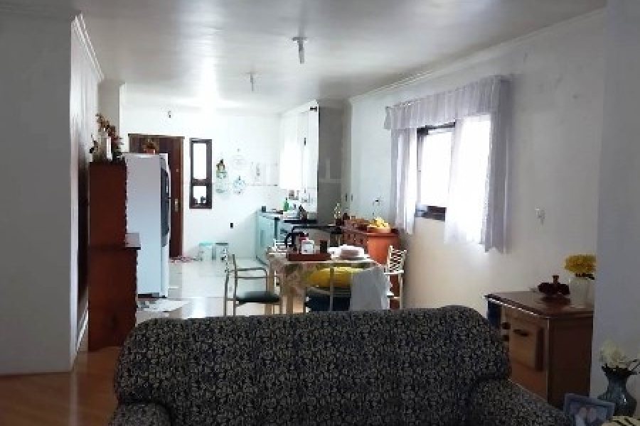 Casa com 220m², 3 dormitórios, 3 vagas, no bairro Santa Lúcia em Caxias do Sul para Comprar
