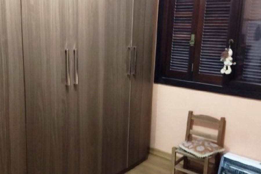 Casa com 220m², 3 dormitórios, 3 vagas, no bairro Santa Lúcia em Caxias do Sul para Comprar