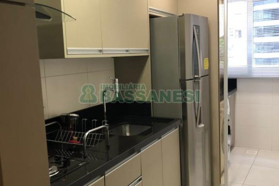 Apto Mobiliado com 80m², 2 dormitórios, 2 vagas, no bairro Panazzolo em Caxias do Sul para Alugar