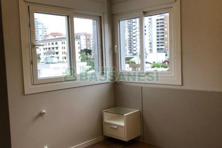 Apto Mobiliado com 80m², 2 dormitórios, 2 vagas, no bairro Panazzolo em Caxias do Sul para Alugar