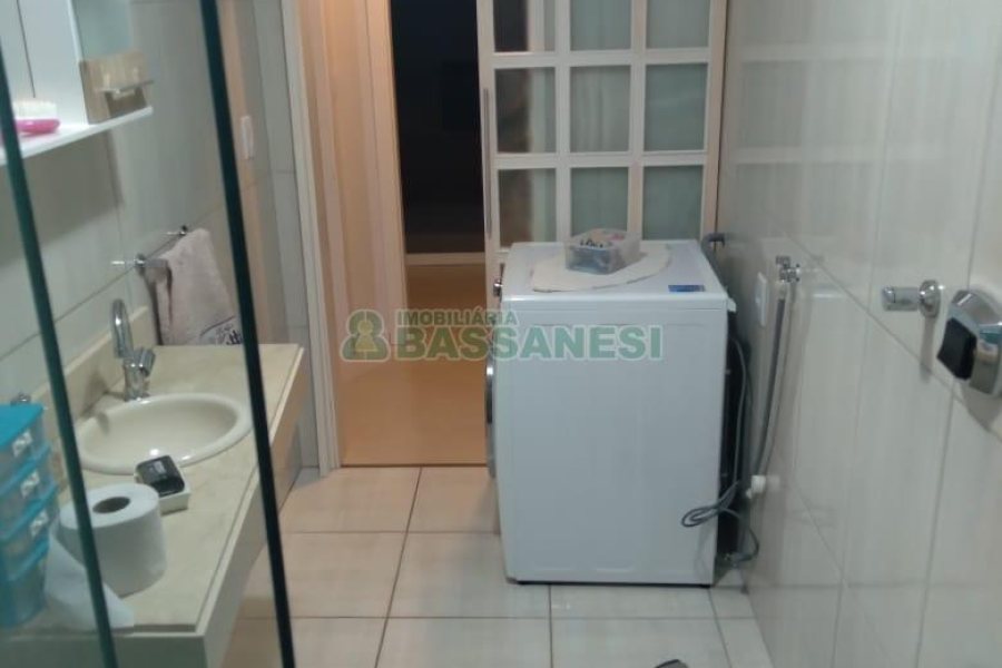 Apartamento com 53m², 1 dormitório, 1 vaga, no bairro Cinqüentenário em Caxias do Sul para Comprar