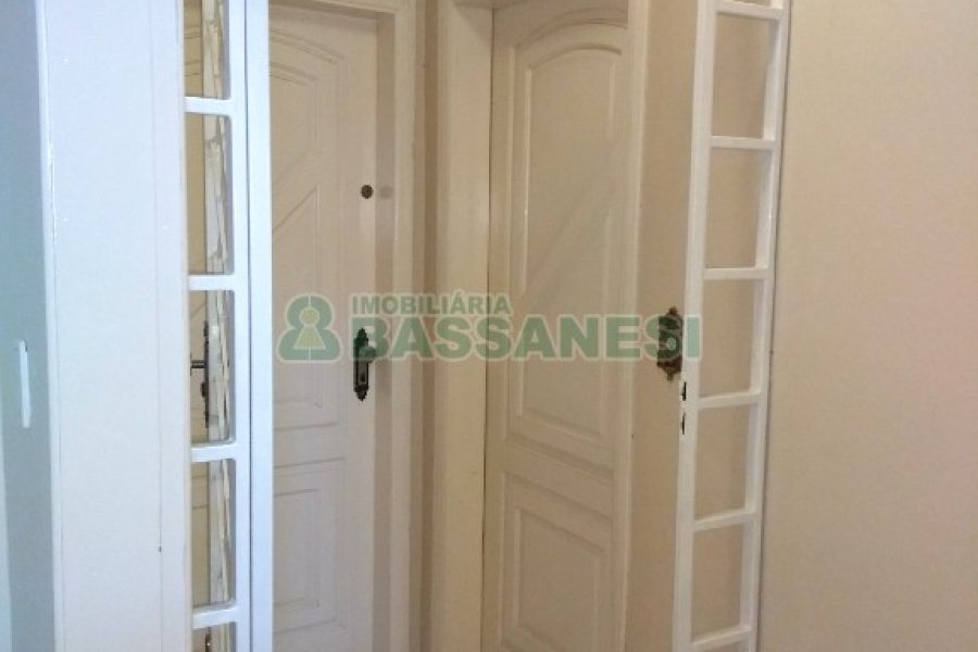 Apartamento com 116m², 2 dormitórios, 1 vaga, no bairro Centro em Caxias do Sul para Comprar